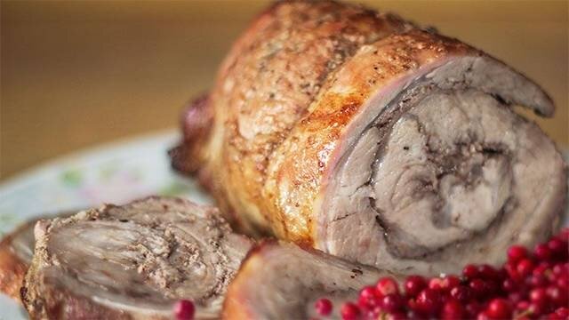 Свинина с брусничным соусом