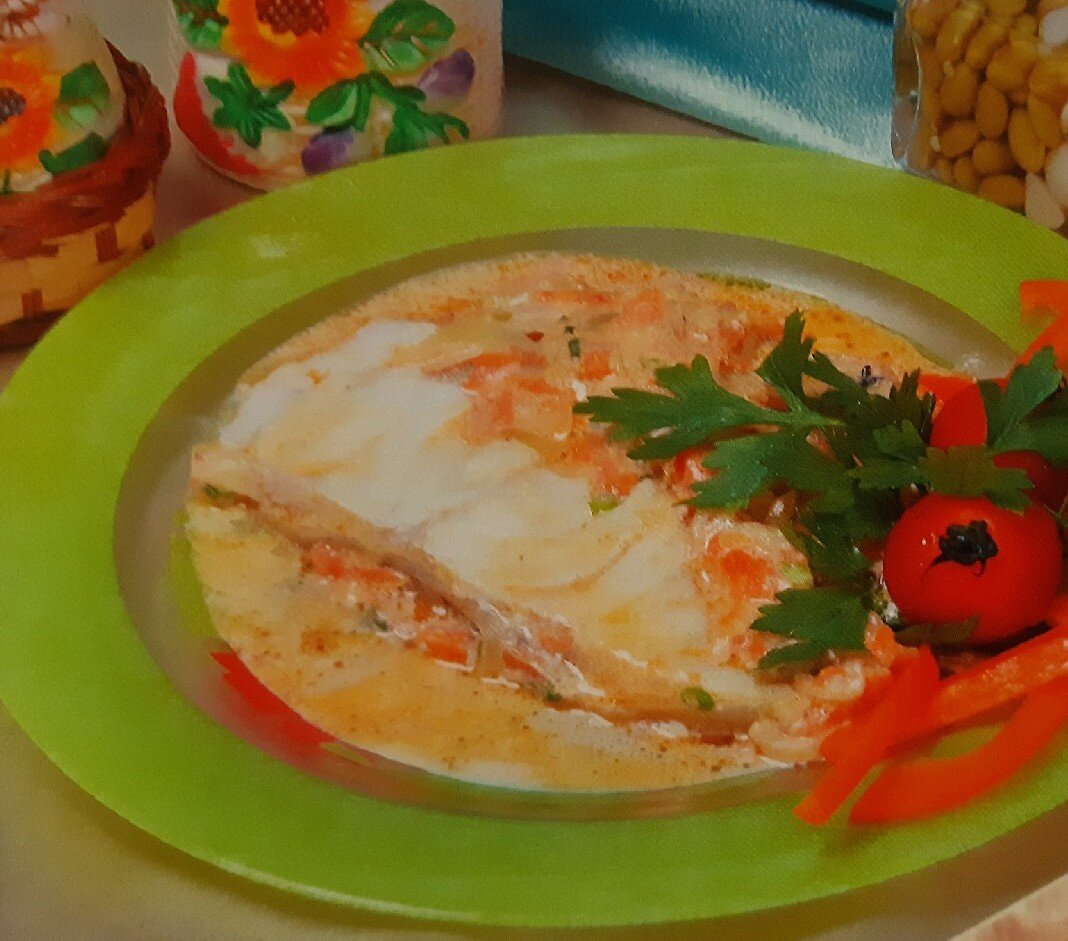 Рыба, тушенная с вином и яблоками 