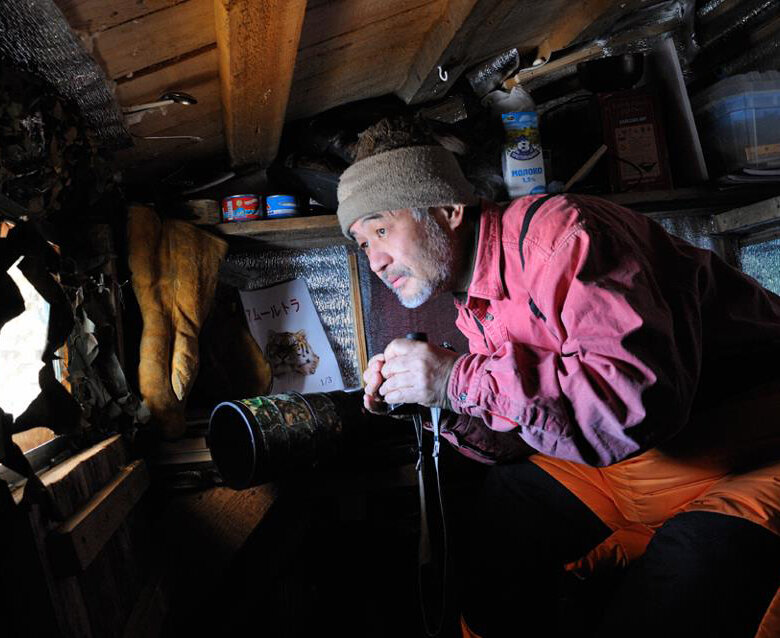 Тосидзи Фукуда фотографирует  дикую  природу на Дальнем Востоке России с 1990 года. Он работает с  Российской академией наук и специалистами заповедника. За эти годы ему удалось сфотографировать самых разных диких животных.  