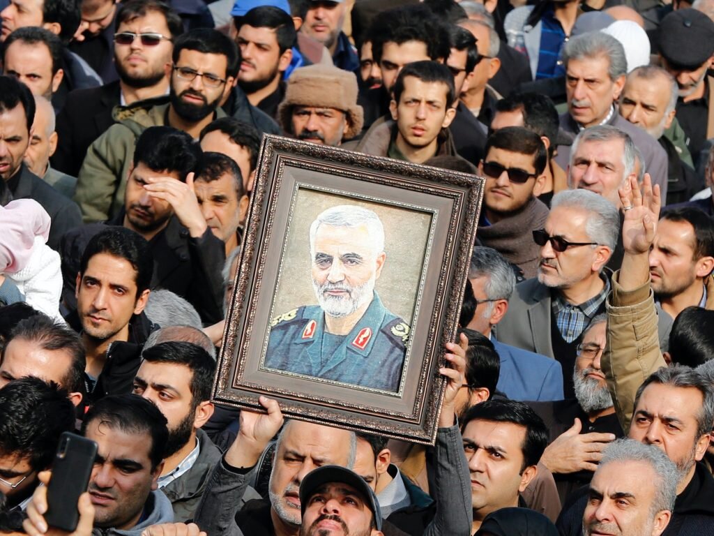 Портрет погибшего Касема Сулеймани