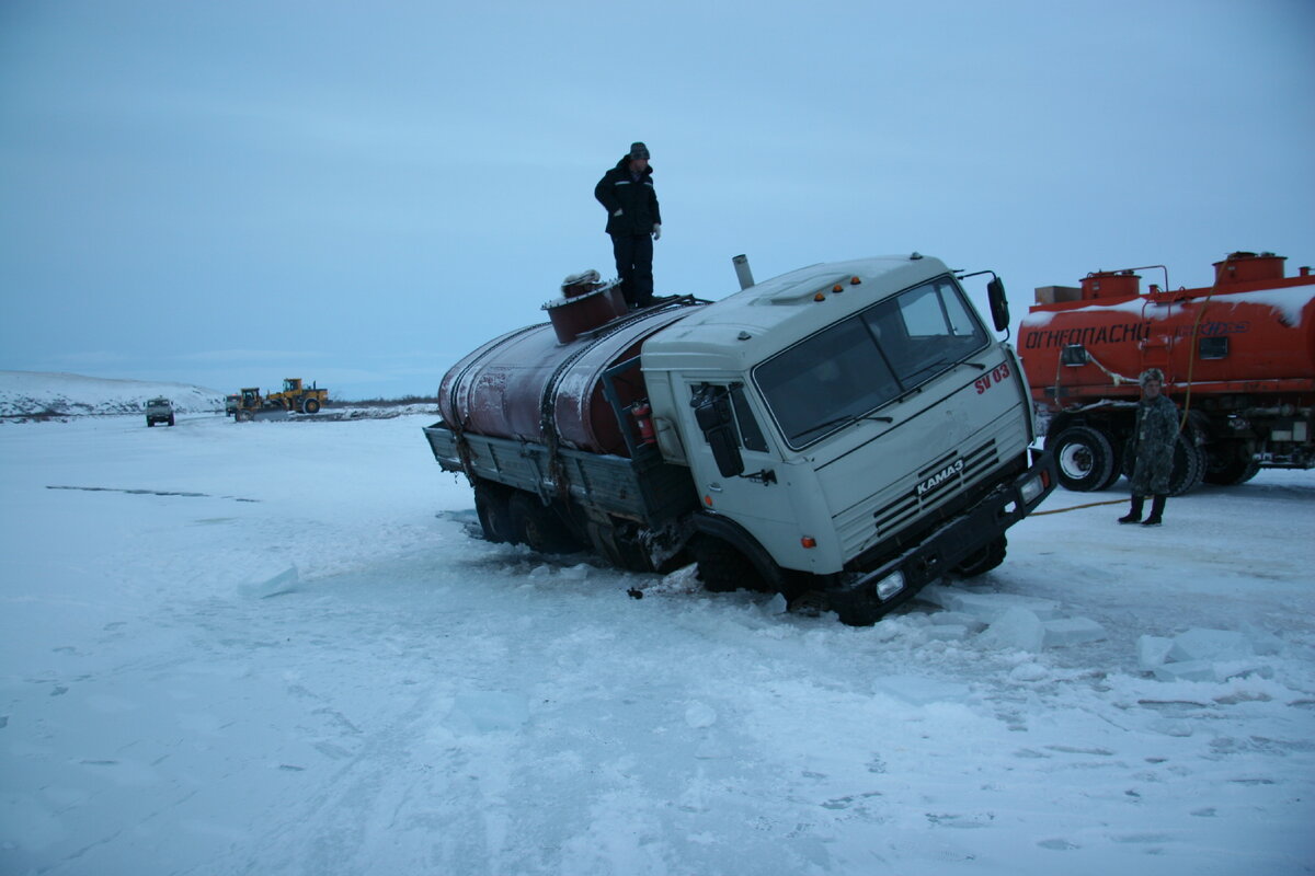 Арктика - иномарки здесь не выживут. Правда о настоящих дорогах и автомобилях на Крайнем Севере в России