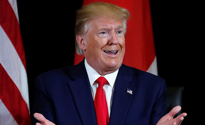 Об этом он написал в своем Twitter. 
По его словам, возведение 200-миллиардной морской стены является неприемлемым с экологической точки зрения.

«Массивная морская стена на 200 миллиардов долларов, построенная вокруг Нью-Йорка, чтобы защитить его от штормов, является дорогой, глупой и экологически недружелюбной идеей, которая, при необходимости, вероятно, не сработает в любом случае. Это также будет выглядеть ужасно. Извините, вам просто нужно подготовить швабры и ведра!», — написал Трамп.