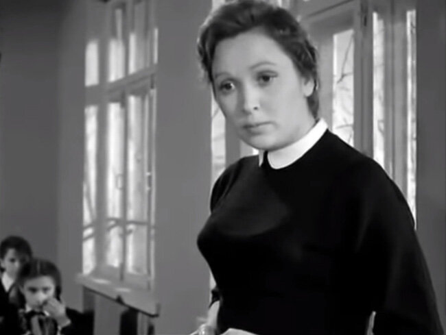 Софья Павлова. Кадр из фильма «Впереди - крутой поворот»