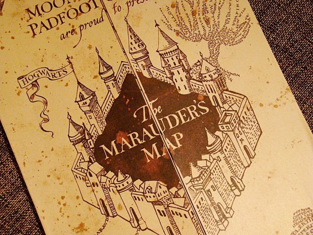 Мародерская карта гарри поттер. Карта мародеров гарри. Гарри поттер карта мародеров и гарри. Карта мородёровгарри поттер. Создатели карты мародеров.
