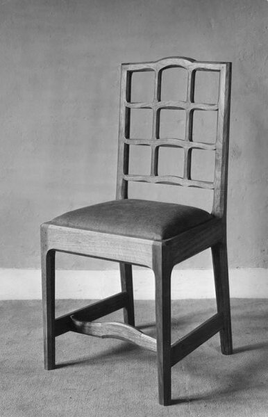 Кресло из красного дерева, 1925 г. Фото: https://www.gordonrusselldesignmuseum.org/