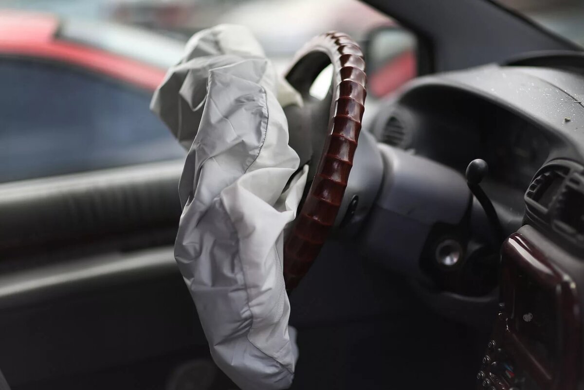 Почему в Kia Sportage не сработали подушки безопасности при ДТП? Покупатель судится с автодилером