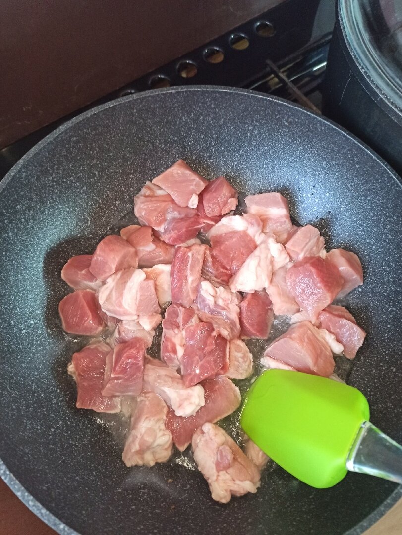 Мяско обжариваем до золотистой корочки!
