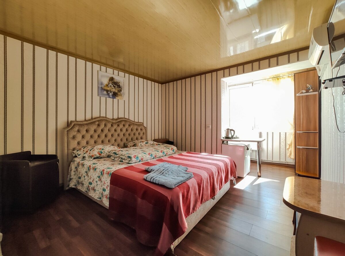 Фото: гостевой дом «Мари-Мар» в Феодосии. Специально для конкурса за самый лучший отель для влюбленных. Организатор конкурса: ТВИЛ