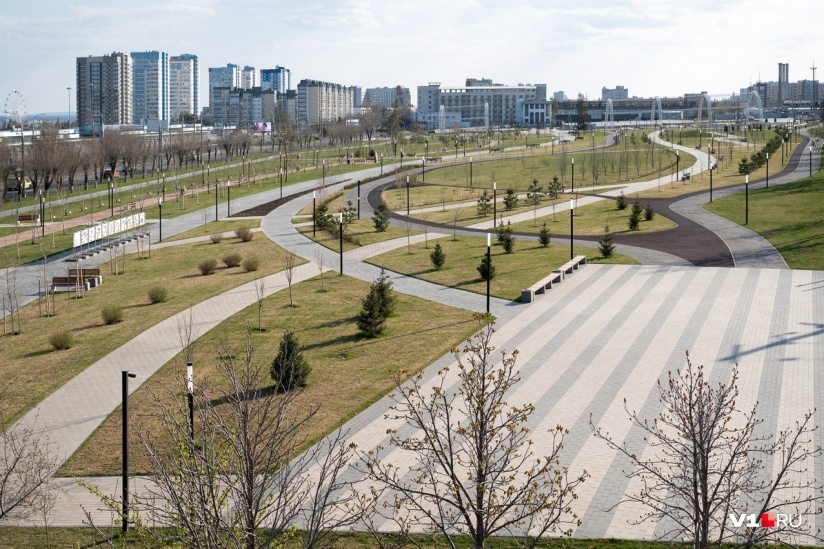 посмотрите на первую фото...там темно