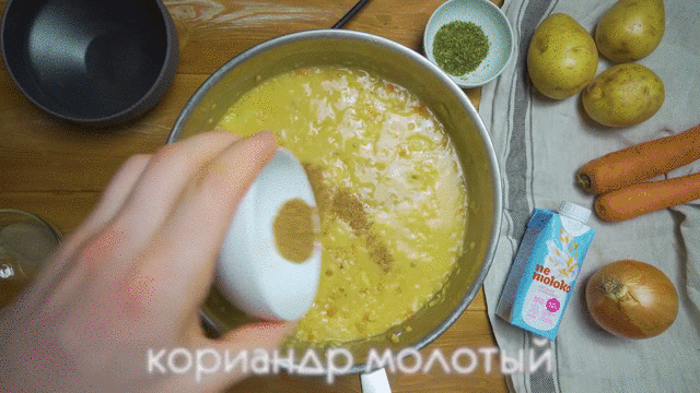 красная чечевица + картофель + зажарка (лук, морковь, чеснок) + соль, перец + специи + травы + сушеная мята