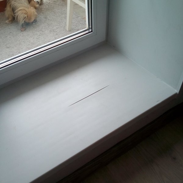 А чтобы заменить подоконную доску приходится еще и откосы демонтировать....