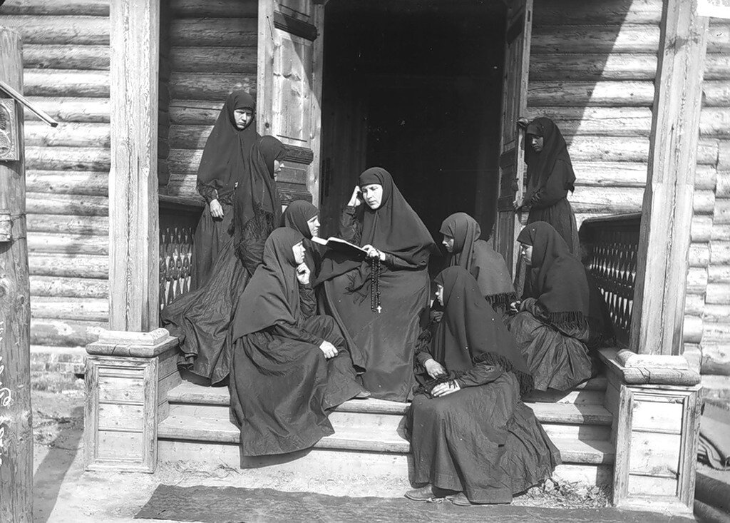 Много вдов. Монахини 19 век Россия женский монастырь. Монахини Леушинского монастыря 19 век.