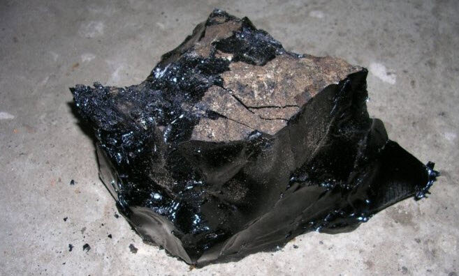 Фото: 380-electro.ru/wp-content/uploads/bitumnyiy-lak-50.jpg