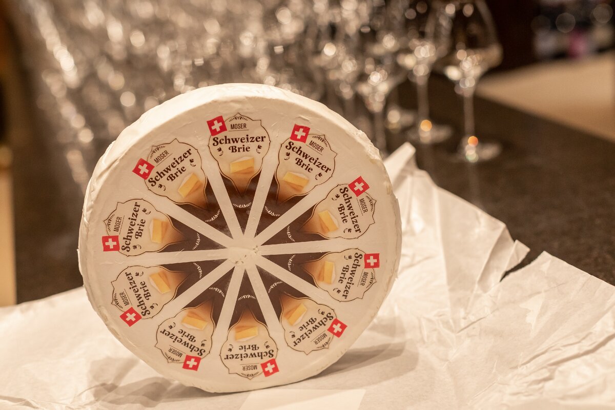 Швейцарский сыр Бри