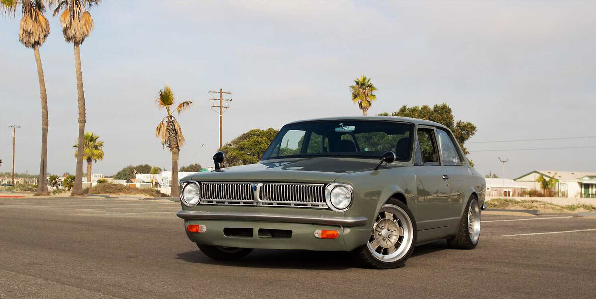 Вам с анфаса тоже кажется, что это отечественная Волга?