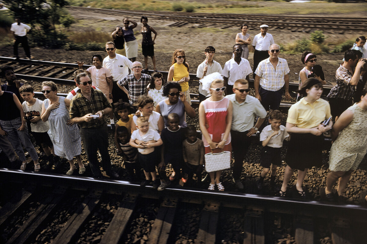 RFK Funeral Train («Похоронный поезд Роберта Фрэнсиса Кеннеди»). © Paul Fusco | Magnum Photos, 1968 год
