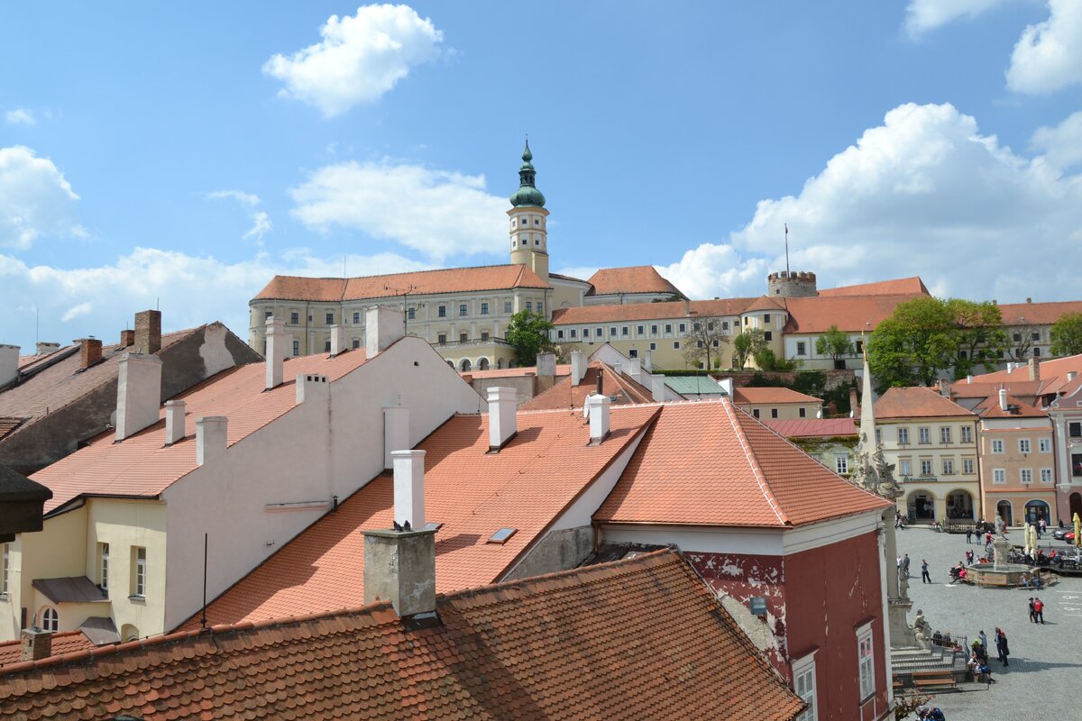Вот прямо вижу на майские (или другие праздники) в Европу на машине. Фото мое 2017 год Микулов