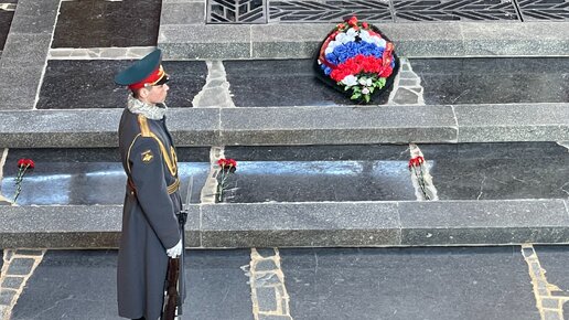 Смена караула на Мамаевом кургане в Волгограде