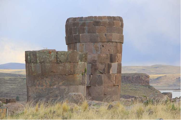 Башни Сильюстани. Источник http://paikea.ru/peru-sillustani/