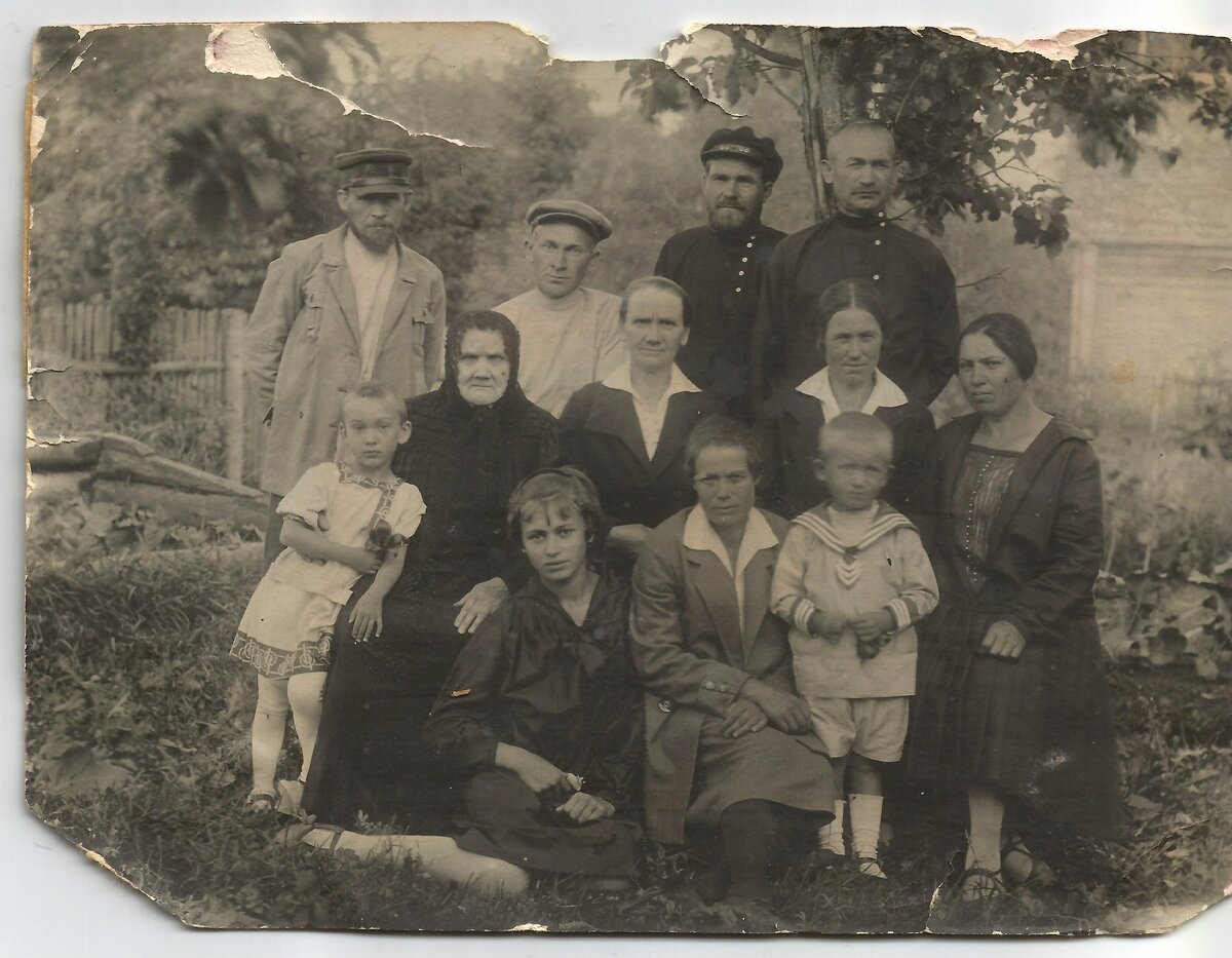 Семейный архив фотографий. Митрофанов семья. Семейное фото 1930. Купец Митрофанов. Семья архивное фото 1930.