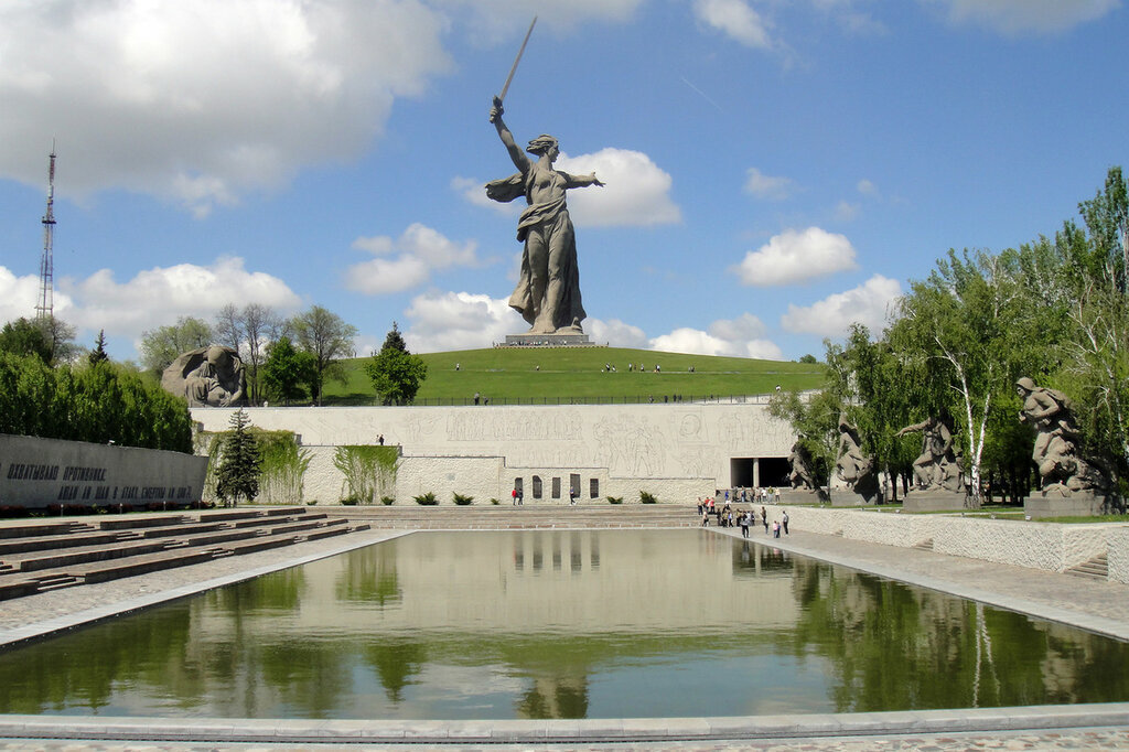 Мамаев курган и «Родина-мать зовёт», Волгоград, источник фото - сайт https://clck.ru/WmduH