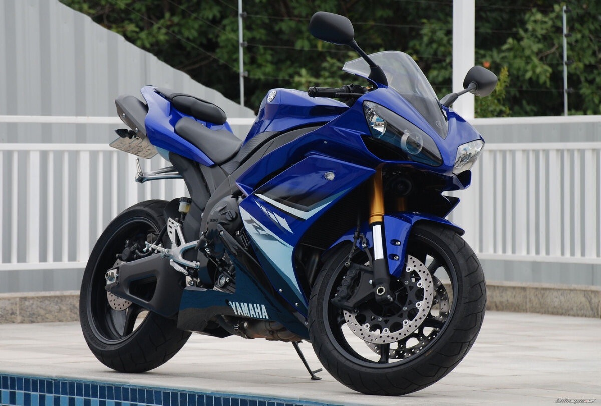 YAMAHA YZF-R1.