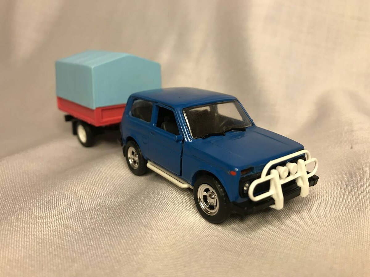 Однако, прейдя в магазин и изучив ассортимент, выяснялось, что завод Агат / Тантал в последние годы работы комплектовал свои Нивы совершенно иными прицепами. 