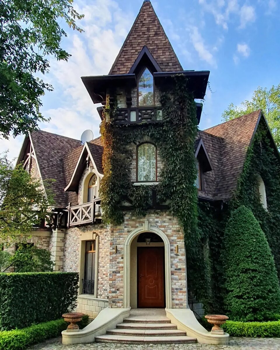 Мини-замок в нормандском стиле