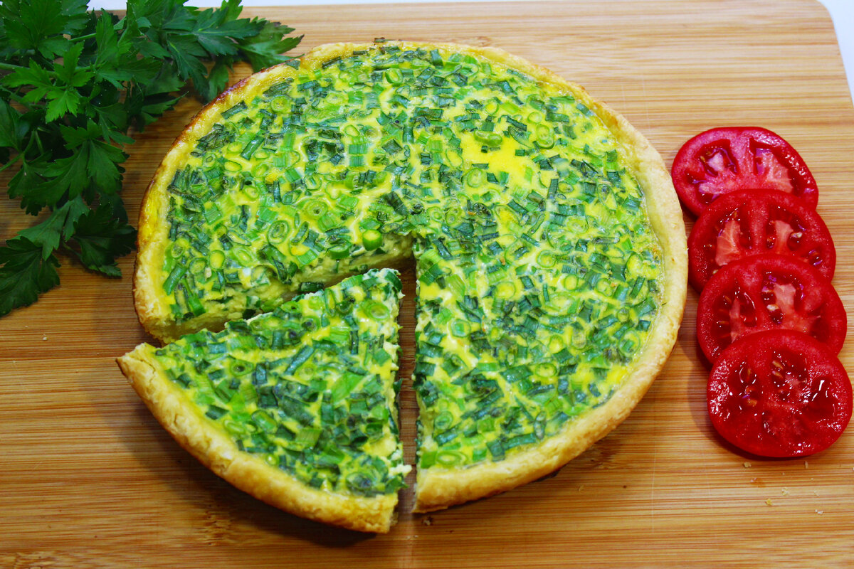 Заливной пирог с кабачком и начинкой из яиц и зеленого лука