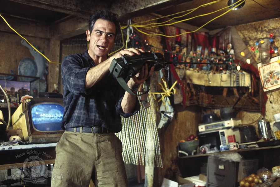 Райан Гэррити в исполнении Томми Ли Джонса.