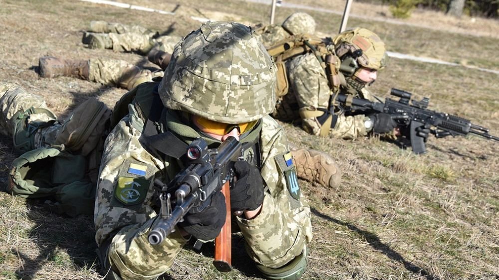 Военнослужащие ВС Украины на учениях. Источник: voennoedelo.com