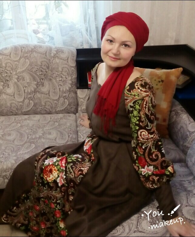 А это прекрасное творение в русском стиле, родилось из платка и искуственной замши. 