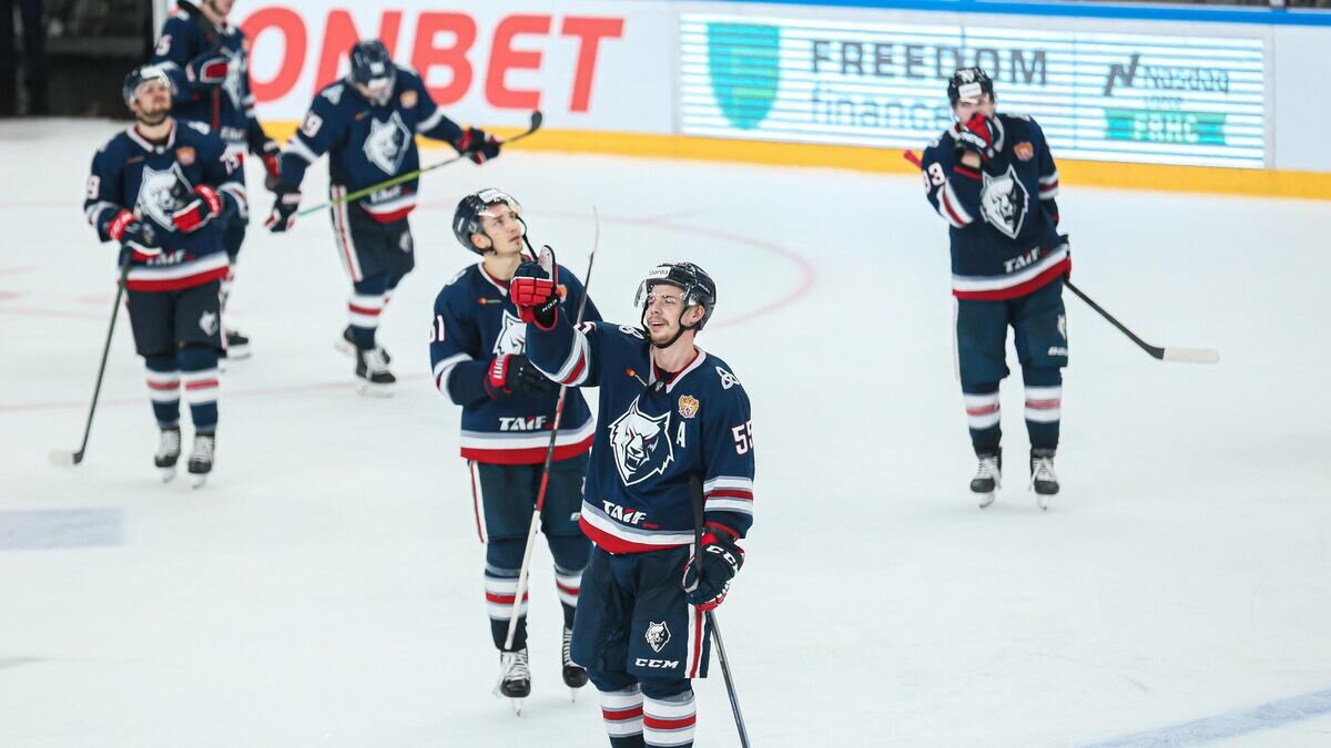    Хоккеисты "Нефтехимика" после матча КХЛ© официальный сайт ХК "Нефтехимик"