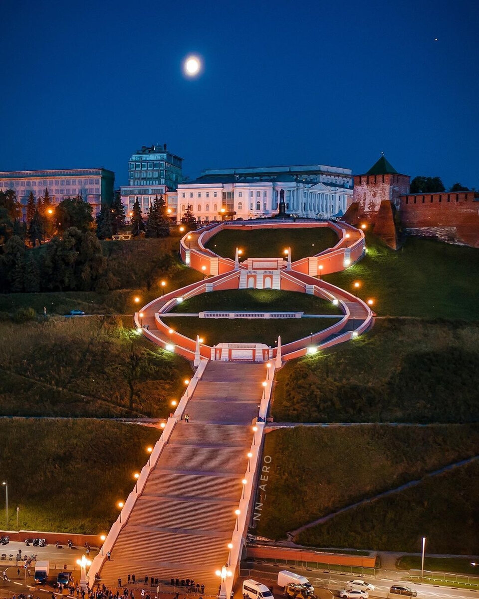 Самые красивые места нижнего новгорода. Чкаловская лестница Великий Новгород. Чкаловская лестница Нижний Новгород. Чкаловская лестница Нижний Новгород 2022 год. Чкаловская лестница Нижний Новгород 2022 ночью.