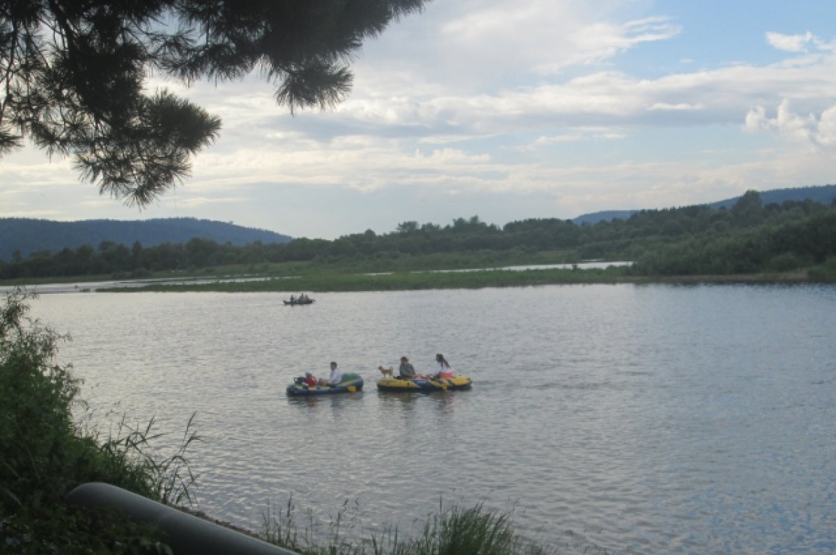    Из-за дождей уровень воды в Томи резко поднялся.