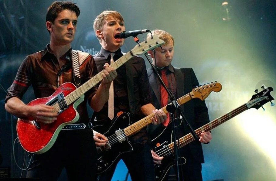 Tell her tonight. Franz Ferdinand Band. Franz Ferdinand take me out. Hits to the head Franz Ferdinand.