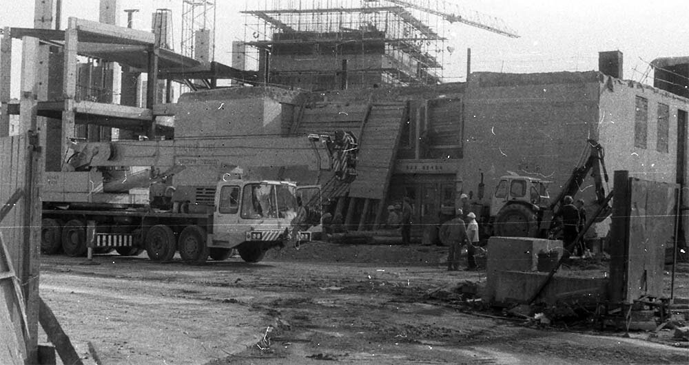 На фото: Переделка входа станции метро «Фрунзенская» при строительстве Дворца Молодёжи, 1984 год. Источник: pastvu.com/p/41686