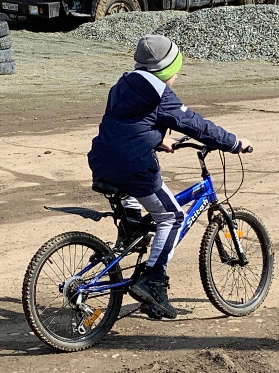 Рис:  Сын на Stitah JK16-20  по скидке за 5999 рублей. Источник: Личное фото автора.