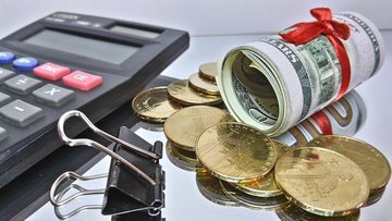 Всем и всегда не хватает денег на что-то! Кому-то на еду, а кому-то на новую яхту. Так было и так будет всегда. Остается только для себя выбрать и определиться на что именно не хватает тебе.  Если следовать простым правилам и привнести в свою жизнь некоторые пустячные изменения, то в скором времени можно заметить как они действительно работают на Вас.