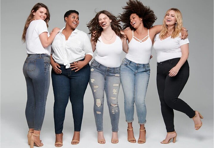 Какие джинсы лучше выбрать для девушек размера "плюс"?