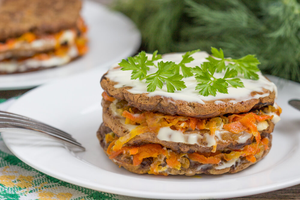 Печёночный торт рецепт с морковью и луком и шампиньонами