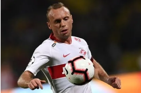 Полузащитник московского «Спартака» Денис Глушаков перед майскими праздниками написал заявление в Федеральную службу безопасности (ФСБ) России с требованием не выпускать старшую дочь Валерию за пределы страны. Об этом в Twitter сообщил адвокат бывшей жены футболиста Сергей Жорин.