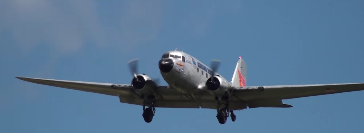 Самолёт Douglas DC-3
