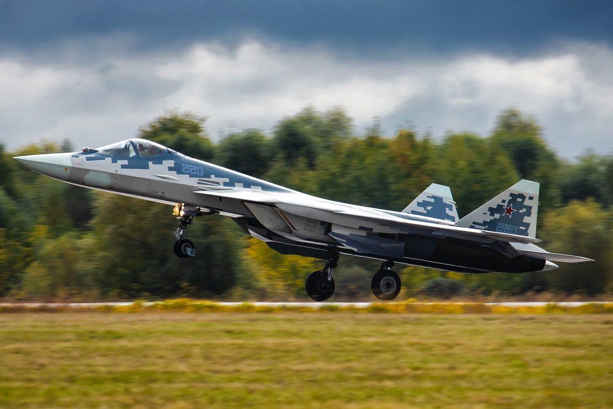Су-57, впервые участвующий в параде Победы 2019, оснастят боевыми лазерами (Источник: yandex.ru)