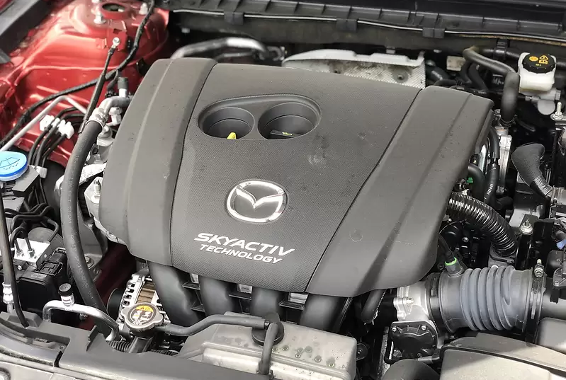 Атмосферные установки Мазды слишком сильно задушены эконормами, поэтому не заточены под драйв.