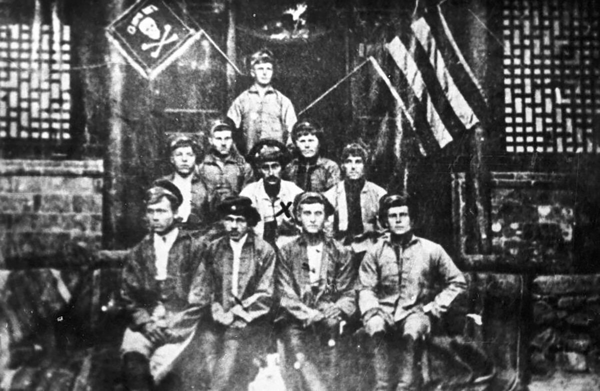 Атаман Анненков со своими людьми, Китай, 1920 год