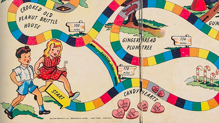 На доске Candy Land 1949 года изображен мальчик в подтяжке на ногах, как и многие пациенты с полиомиелитом. ПРЕДОСТАВЛЕНО СИЛЬНЫМ МУЗЕЕМ, РОЧЕСТЕР, НЬЮ-ЙОРК)