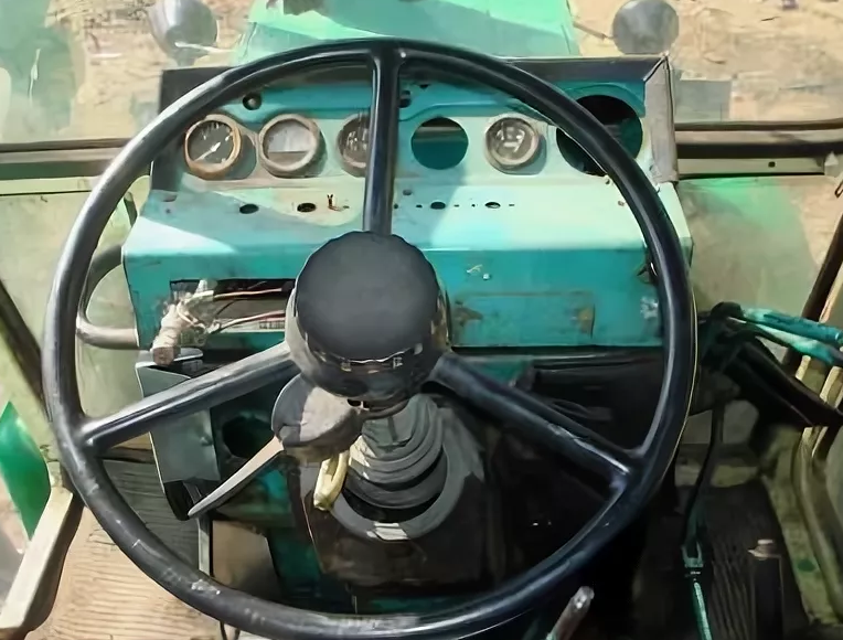 Эо 2621 юмз кабина. Кабина юмз 6л. Кабина трактора юмз 6. Кабина трактора юмз 6. Кабина трактора юмз 6л внутри.