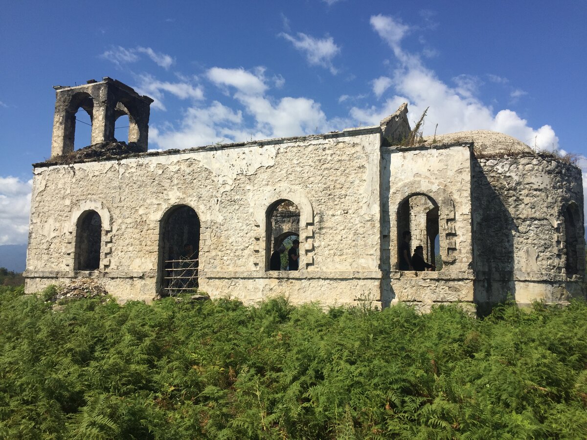 Для финансирования постройки нового каменного храма, помимо вклада семьи Лакербай, Сухумским Православным братством имени блгв. кн. Александра Невского был организован однодневный (13 января 1913 г.) сбор средств в нескольких губерниях Российской Империи. 