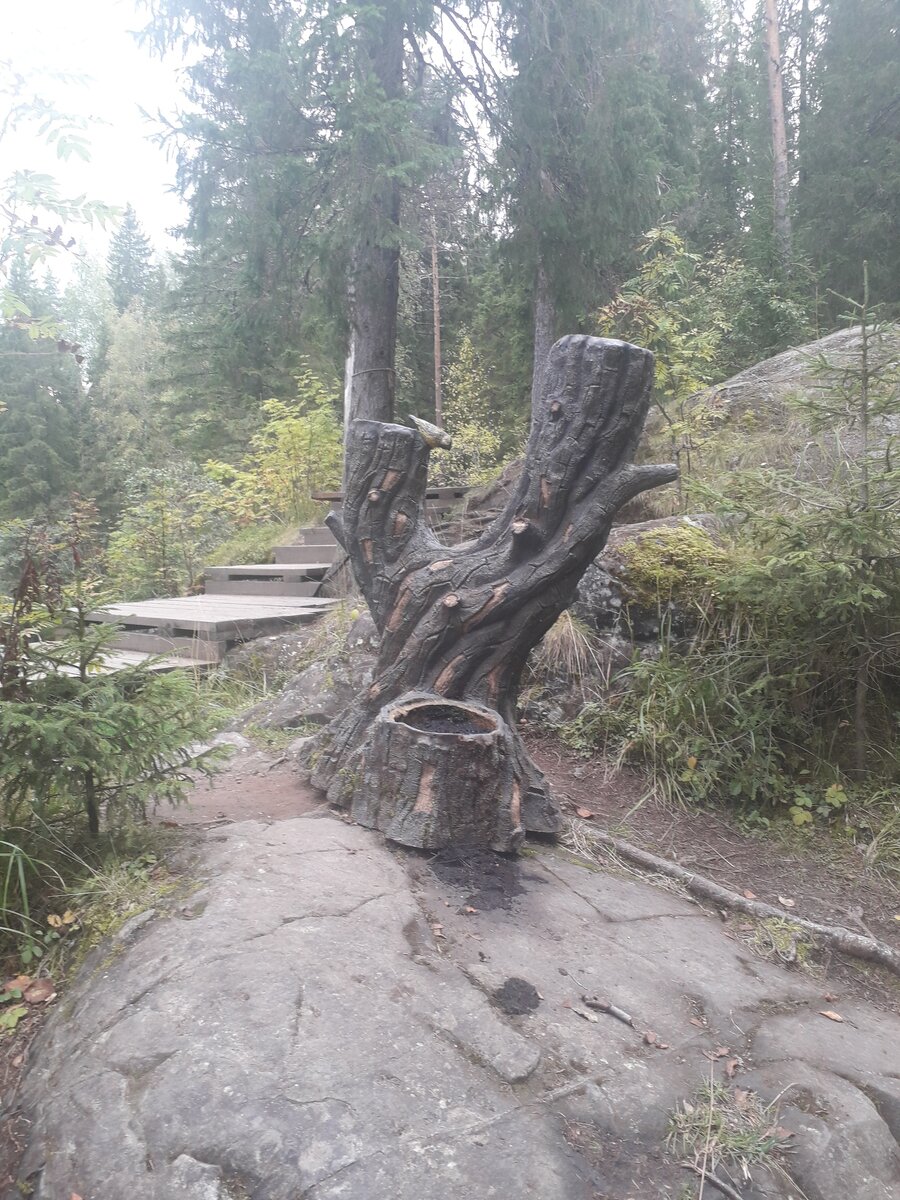 Прогулка среди сказочных персонажей. Карелия